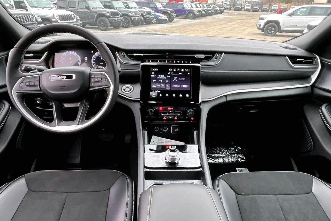 2025 Jeep Grand Cherokee L ALTITUDE 4X4 | Leather | Power Sunroof | Tow Pkg Photo