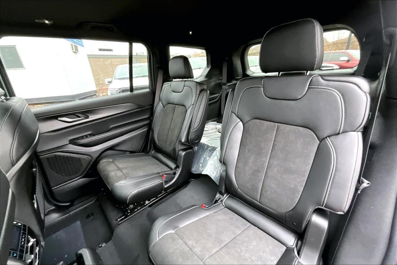 2025 Jeep Grand Cherokee L ALTITUDE 4X4 | Leather | Power Sunroof | Tow Pkg Photo