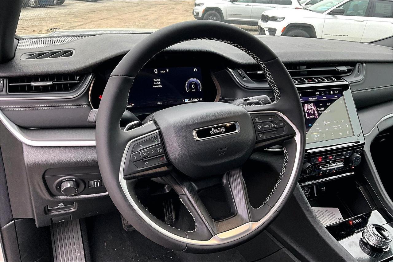 2025 Jeep Grand Cherokee L ALTITUDE 4X4 | Leather | Power Sunroof | Tow Pkg Photo