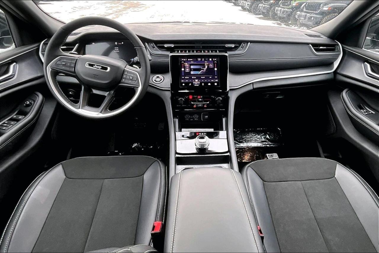 2025 Jeep Grand Cherokee L ALTITUDE 4X4 | Leather | Power Sunroof | Tow Pkg Photo4