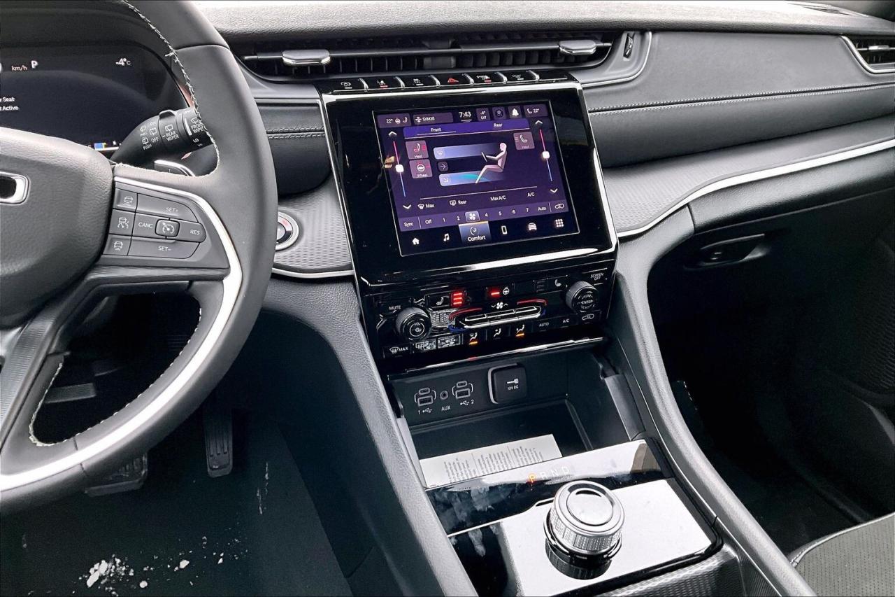 2025 Jeep Grand Cherokee L ALTITUDE 4X4 | Leather | Power Sunroof | Tow Pkg Photo