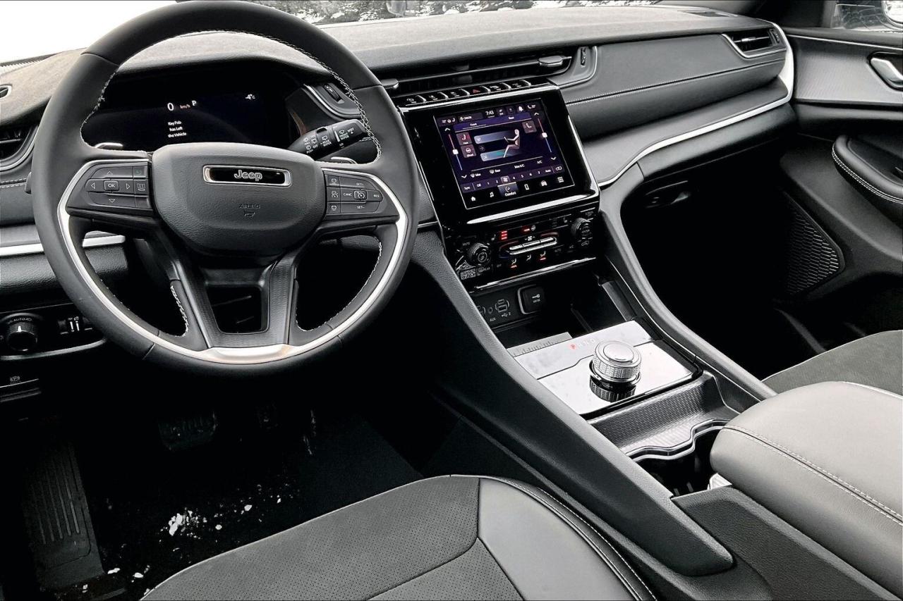 2025 Jeep Grand Cherokee L ALTITUDE 4X4 | Leather | Power Sunroof | Tow Pkg Photo