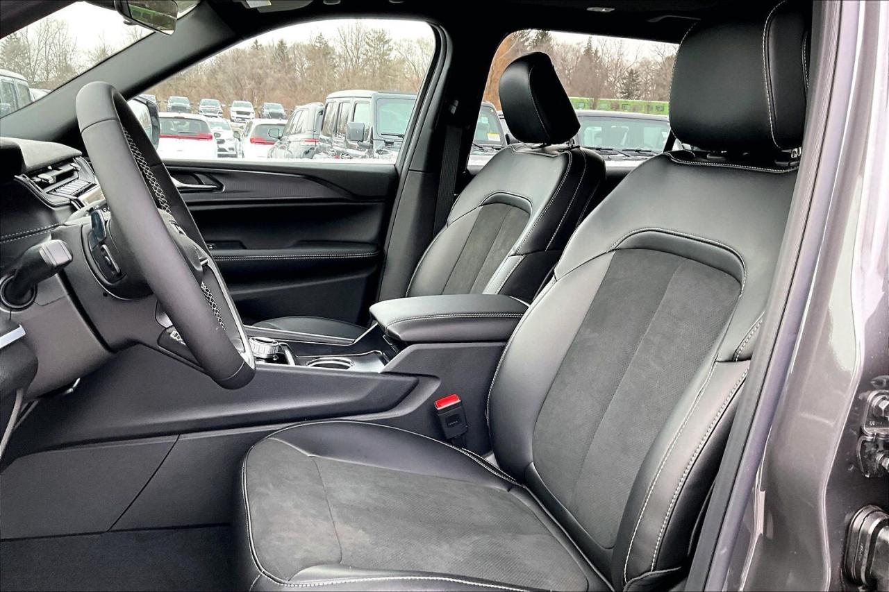 2025 Jeep Grand Cherokee L ALTITUDE 4X4 | Leather | Power Sunroof | Tow Pkg Photo