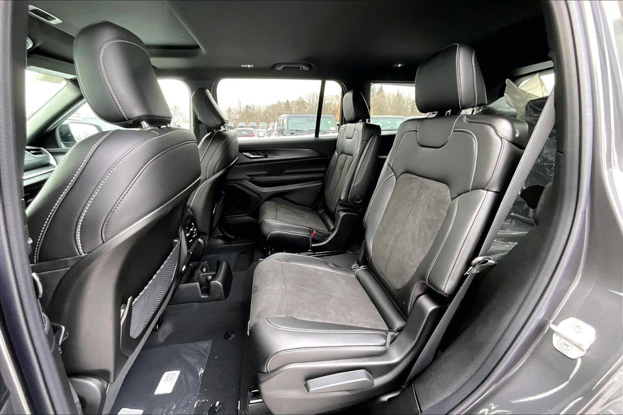 2025 Jeep Grand Cherokee L ALTITUDE 4X4 | Leather | Power Sunroof | Tow Pkg Photo