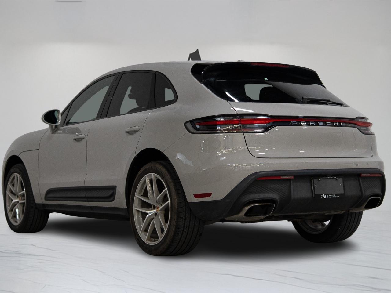 2022 Porsche Macan PANO | DUAL TONE INT | 20 IN Photo4