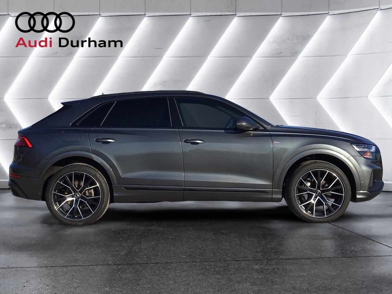2022 Audi Q8 3.0T Progressiv + 22" Wheels | Blk Pkg | Hitch Photo