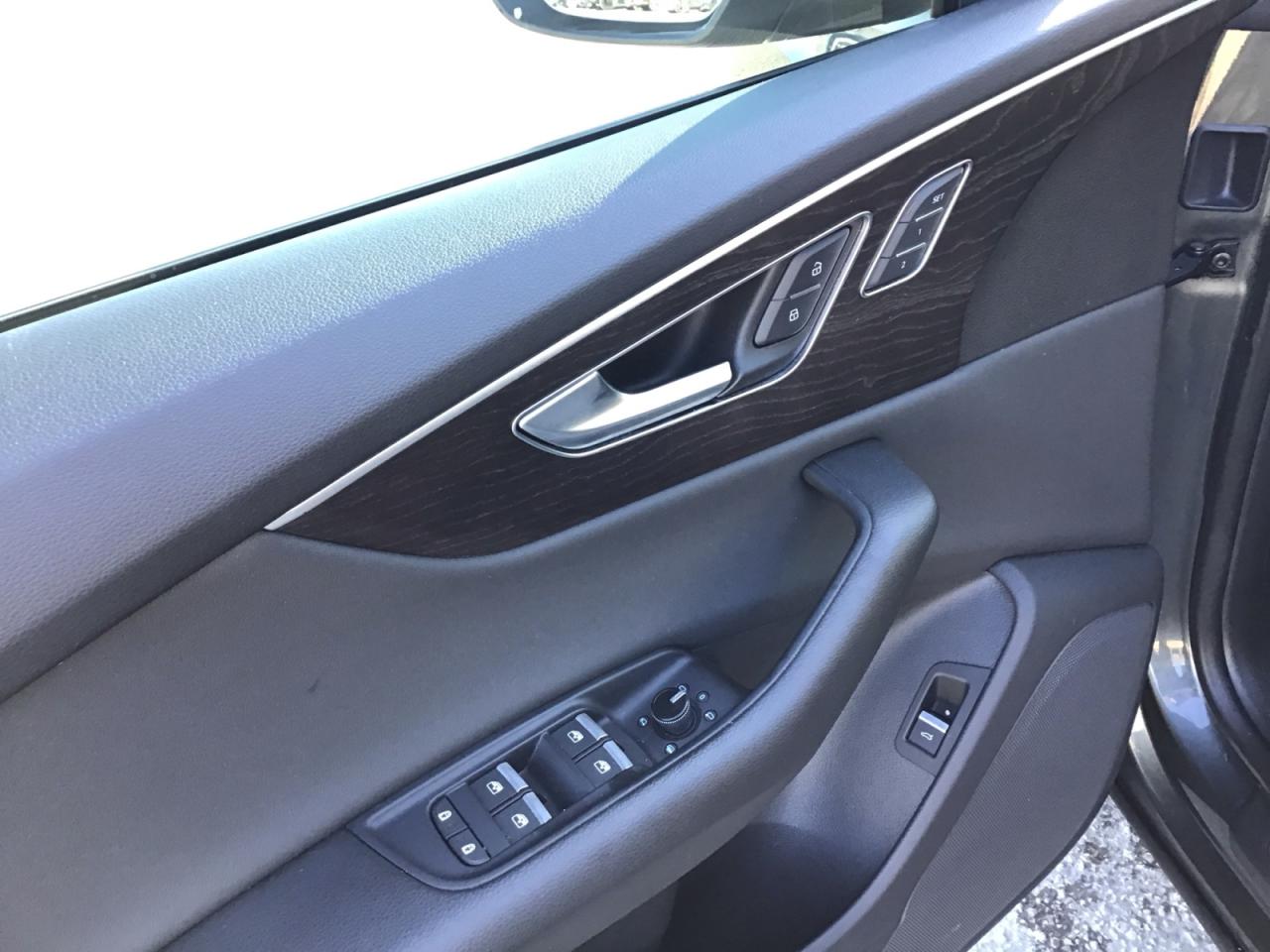 2022 Audi Q8 3.0T Progressiv + 22" Wheels | Blk Pkg | Hitch Photo