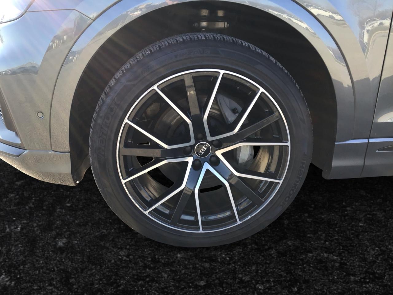 2022 Audi Q8 3.0T Progressiv + 22" Wheels | Blk Pkg | Hitch Photo