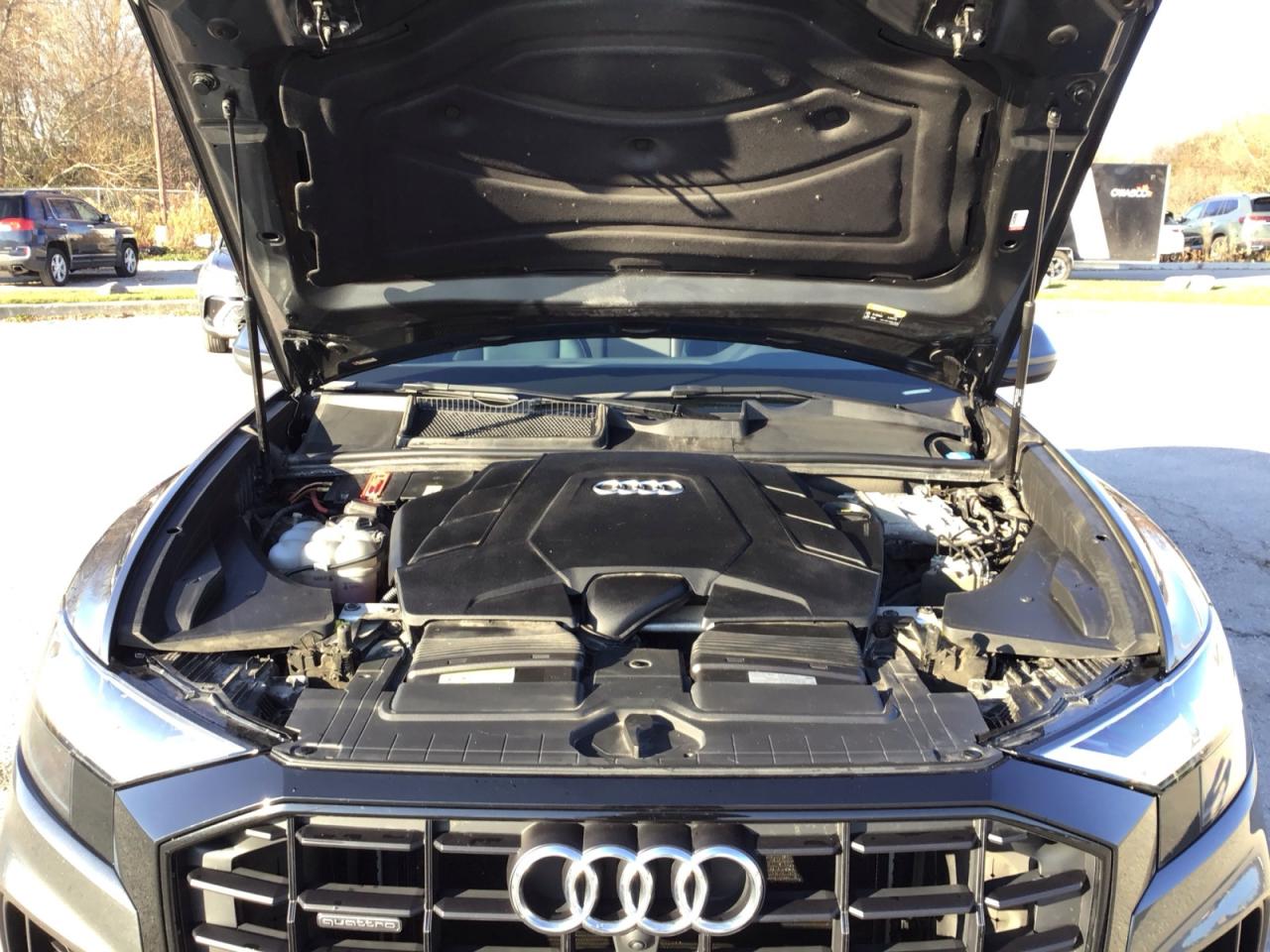 2022 Audi Q8 3.0T Progressiv + 22" Wheels | Blk Pkg | Hitch Photo