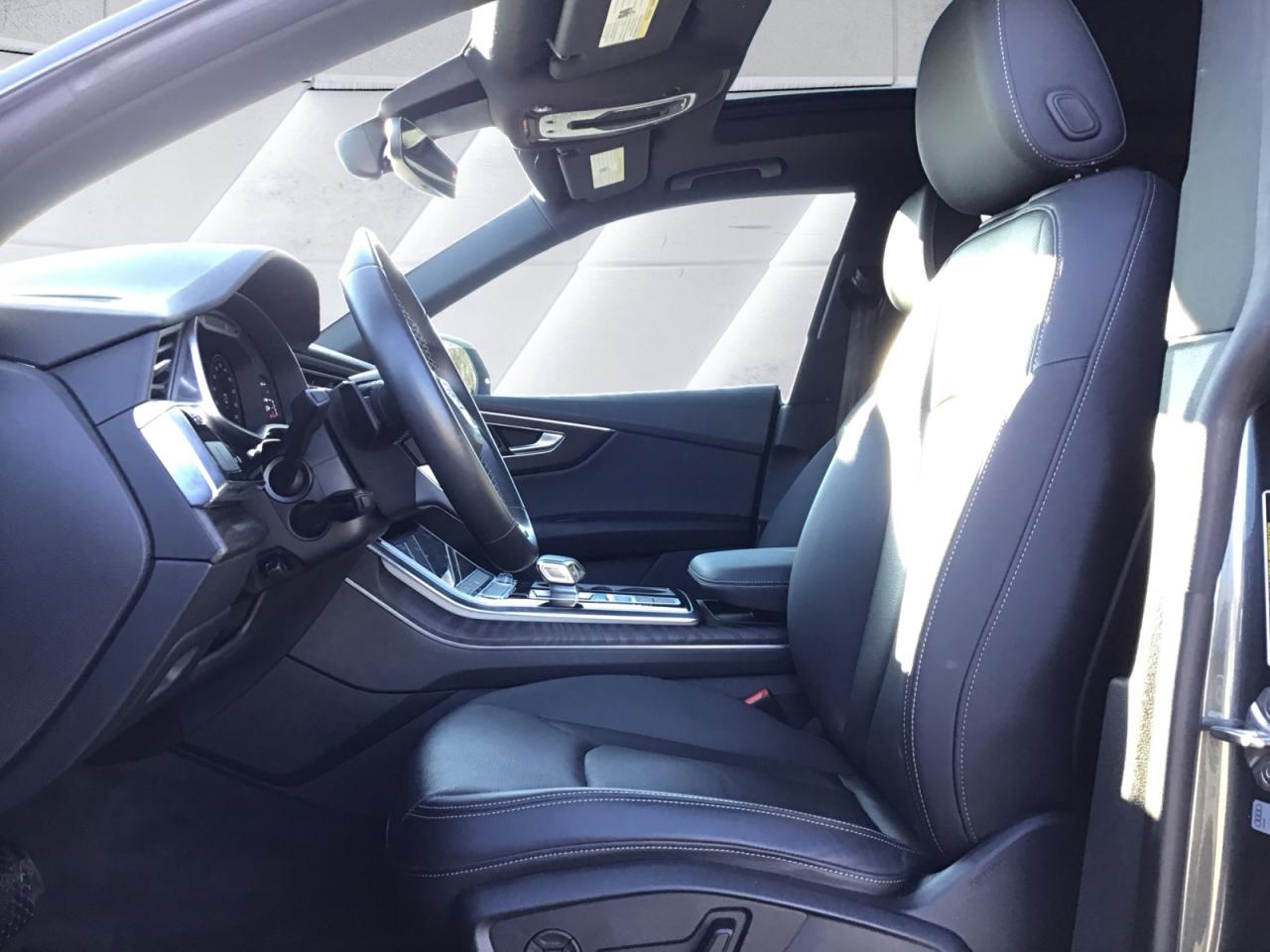 2022 Audi Q8 3.0T Progressiv + 22" Wheels | Blk Pkg | Hitch Photo