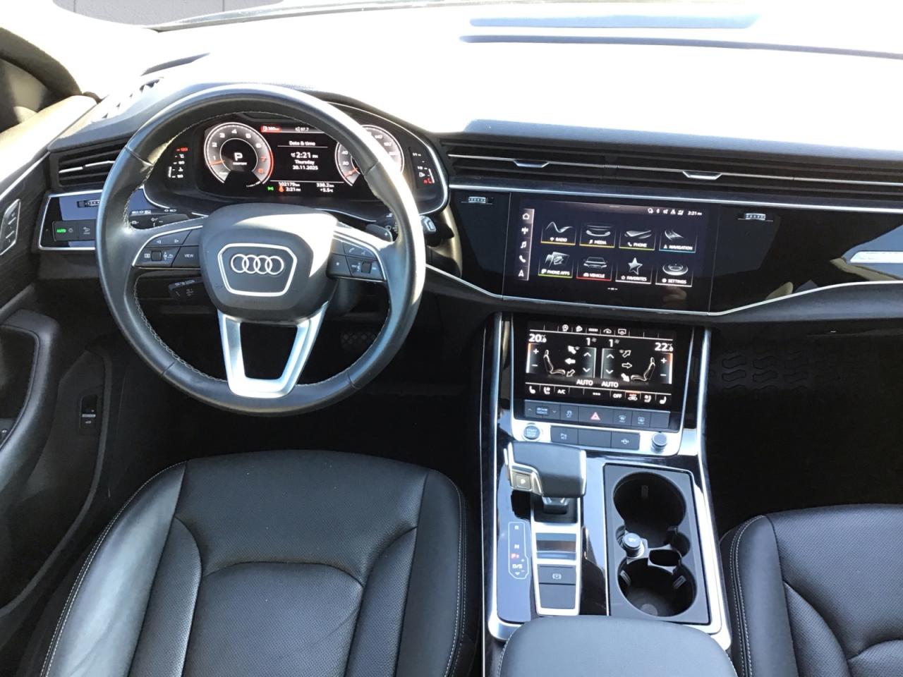 2022 Audi Q8 3.0T Progressiv + 22" Wheels | Blk Pkg | Hitch Photo