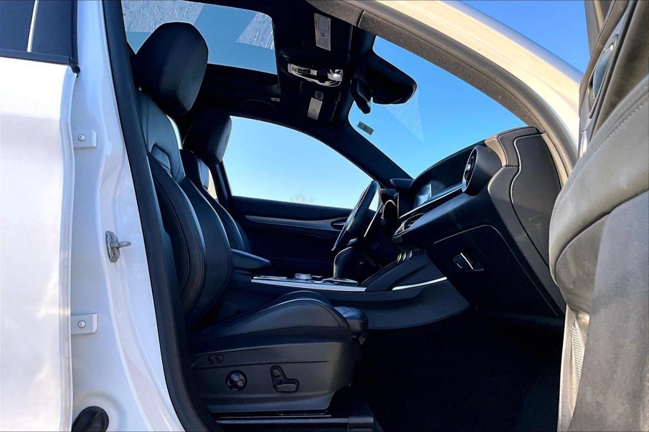 2022 Alfa Romeo Stelvio Veloce | Premium Leather | Harman Kardon | AWD Photo
