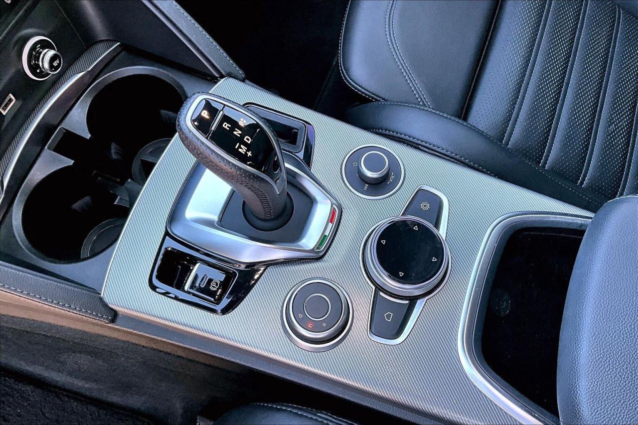 2022 Alfa Romeo Stelvio Veloce | Premium Leather | Harman Kardon | AWD Photo