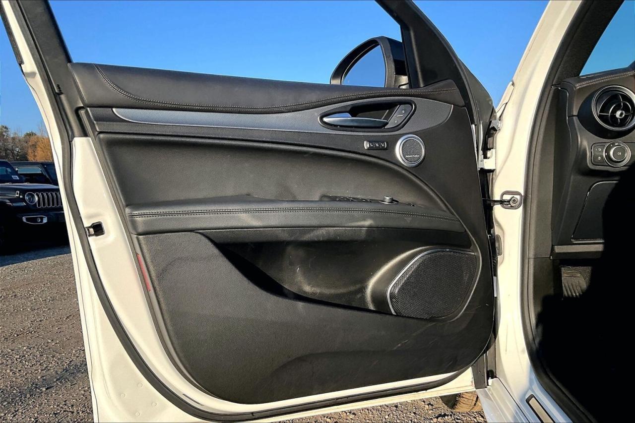 2022 Alfa Romeo Stelvio Veloce | Premium Leather | Harman Kardon | AWD Photo