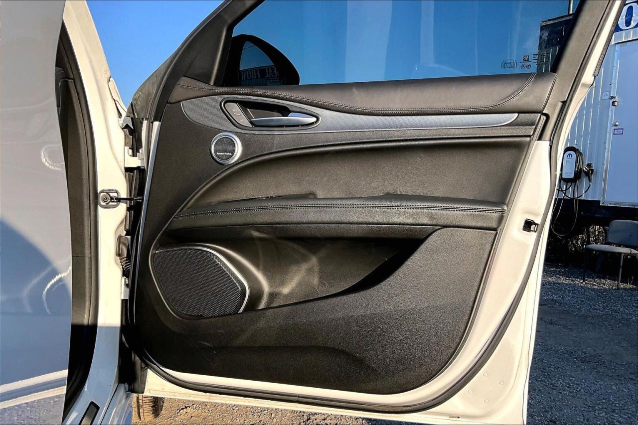 2022 Alfa Romeo Stelvio Veloce | Premium Leather | Harman Kardon | AWD Photo