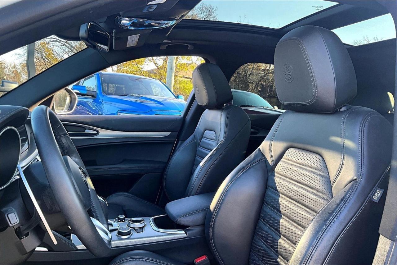 2022 Alfa Romeo Stelvio Veloce | Premium Leather | Harman Kardon | AWD Photo