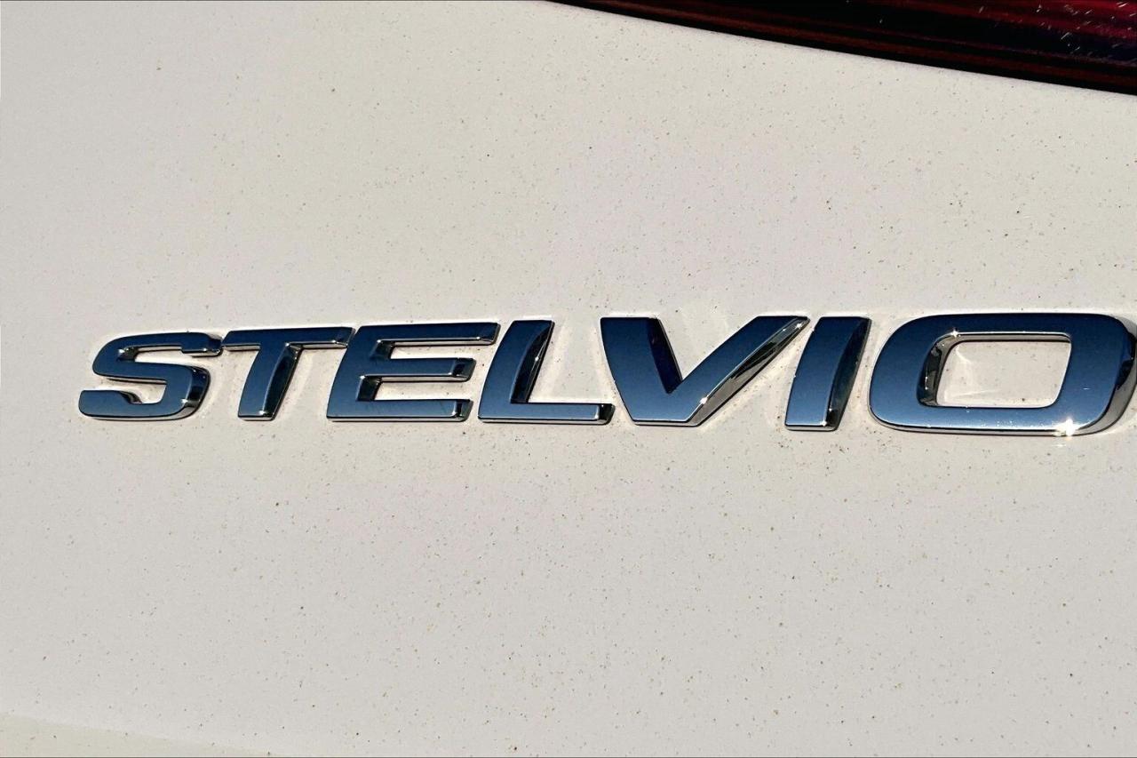 2022 Alfa Romeo Stelvio Veloce | Premium Leather | Harman Kardon | AWD Photo