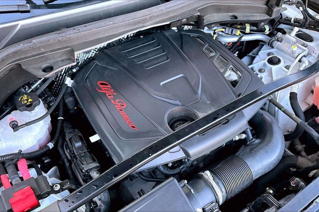 2022 Alfa Romeo Stelvio Veloce | Premium Leather | Harman Kardon | AWD Photo