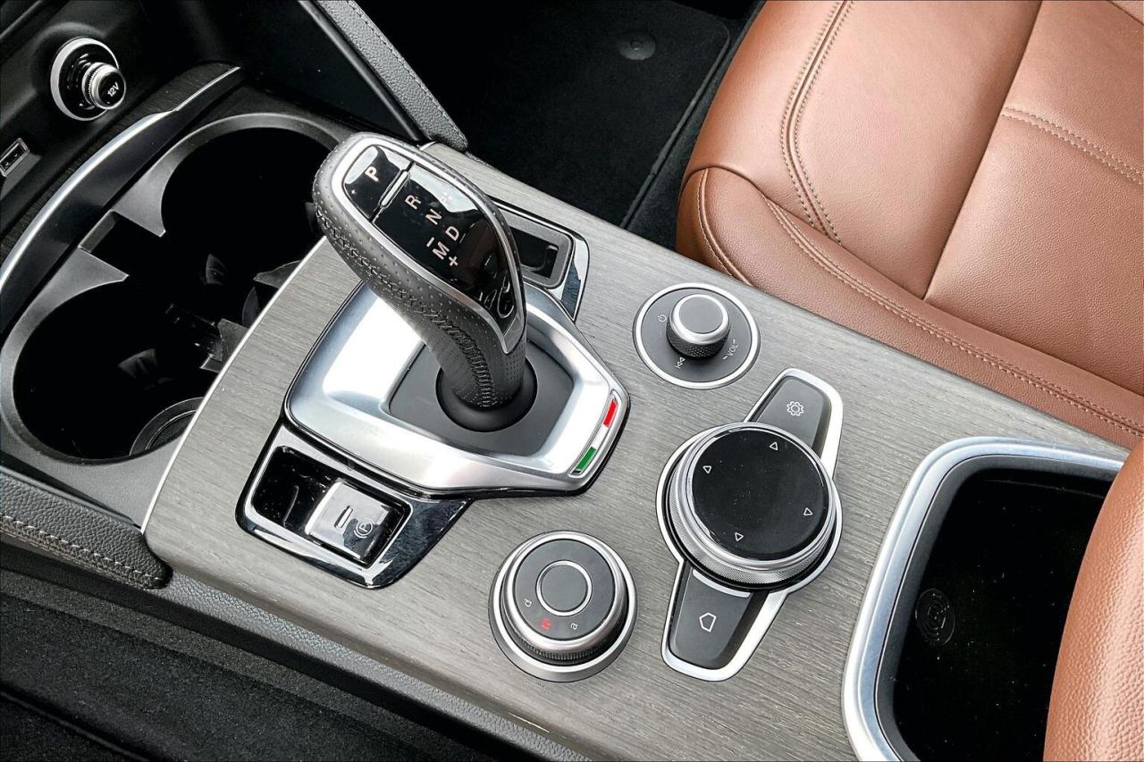 2022 Alfa Romeo Stelvio Ti | Active Assist Plus Pkg | Harman Kardon | AWD Photo