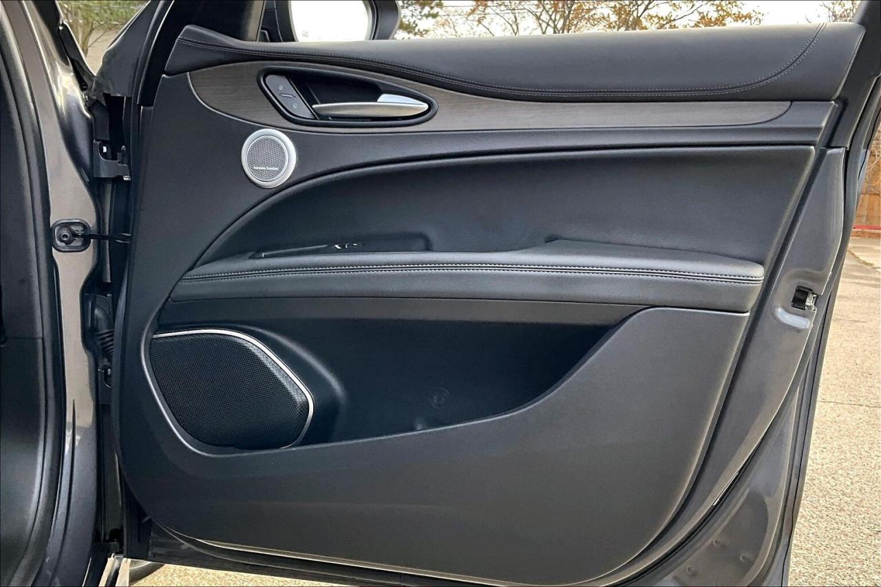 2022 Alfa Romeo Stelvio Ti | Active Assist Plus Pkg | Harman Kardon | AWD Photo