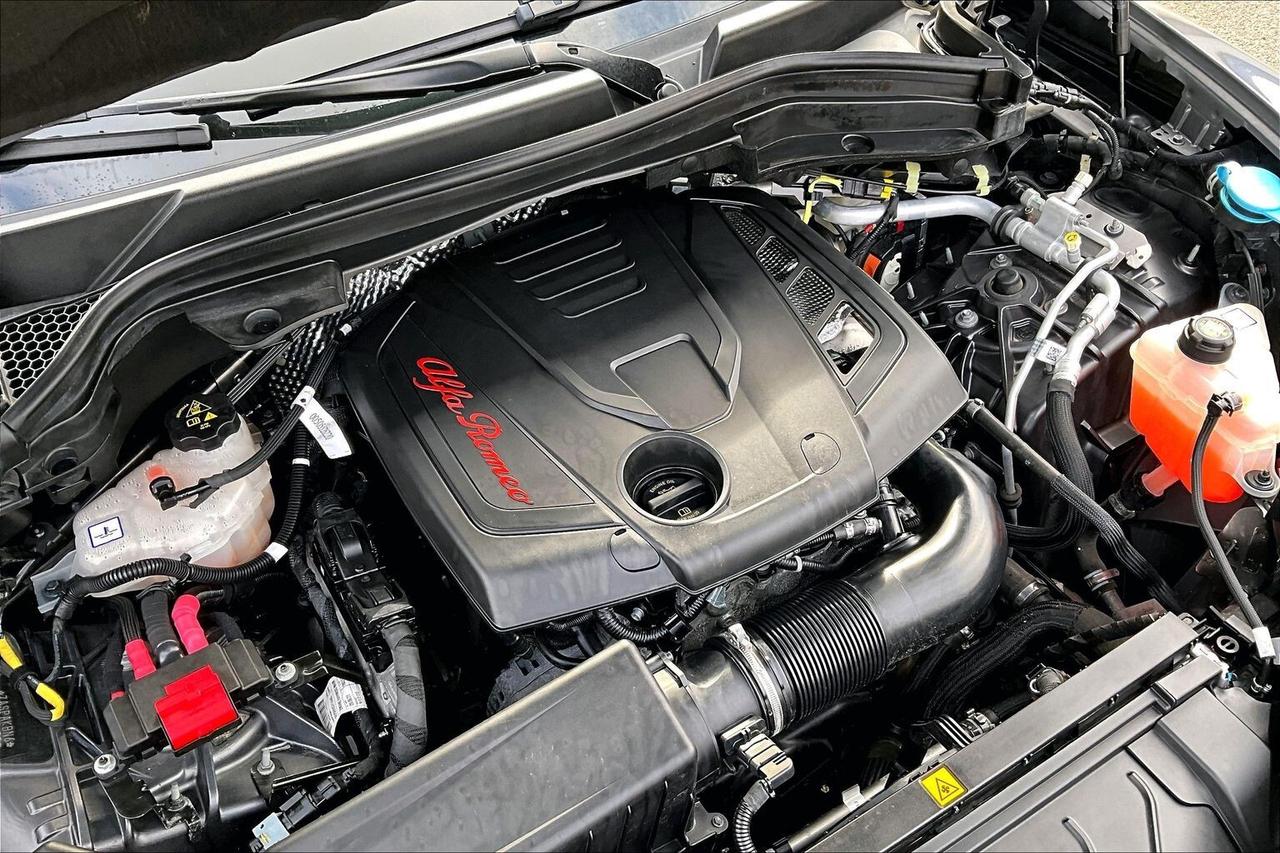 2022 Alfa Romeo Stelvio Ti | Active Assist Plus Pkg | Harman Kardon | AWD Photo