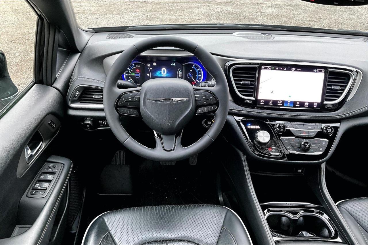 2023 Chrysler Pacifica Hybrid Limited PHEV S Appearance | Theatre Grp | FWD Photo4