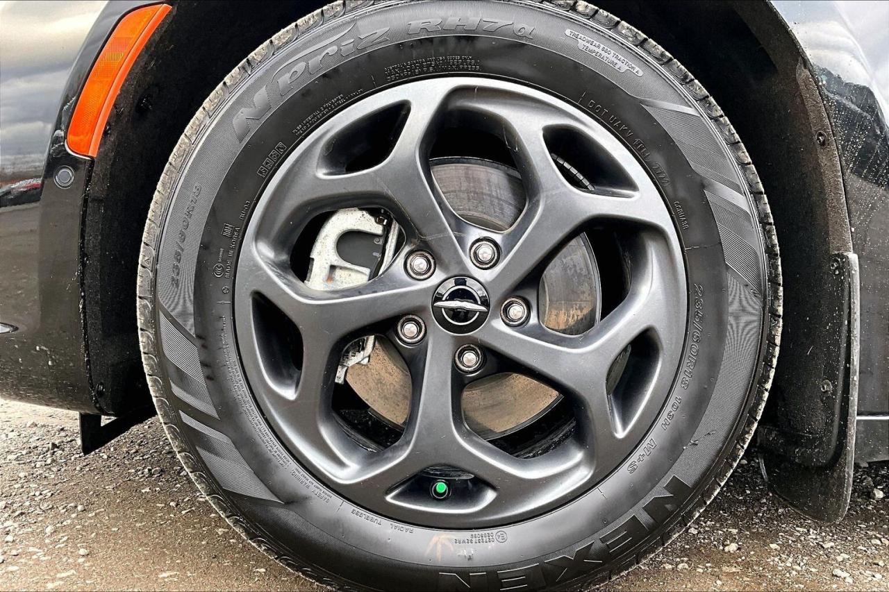 2023 Chrysler Pacifica Hybrid Limited PHEV S Appearance | Theatre Grp | FWD Photo