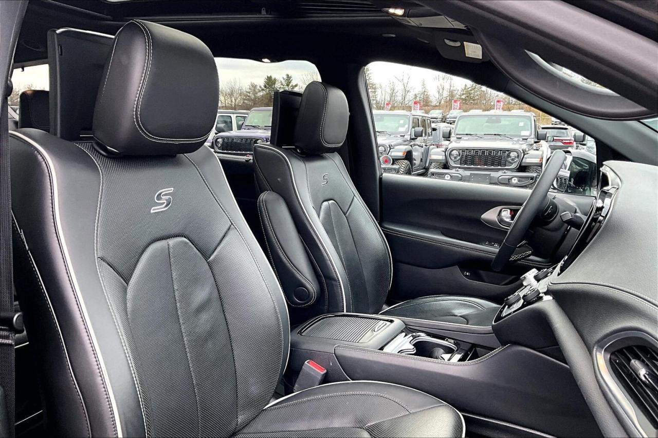 2023 Chrysler Pacifica Hybrid Limited PHEV S Appearance | Theatre Grp | FWD Photo