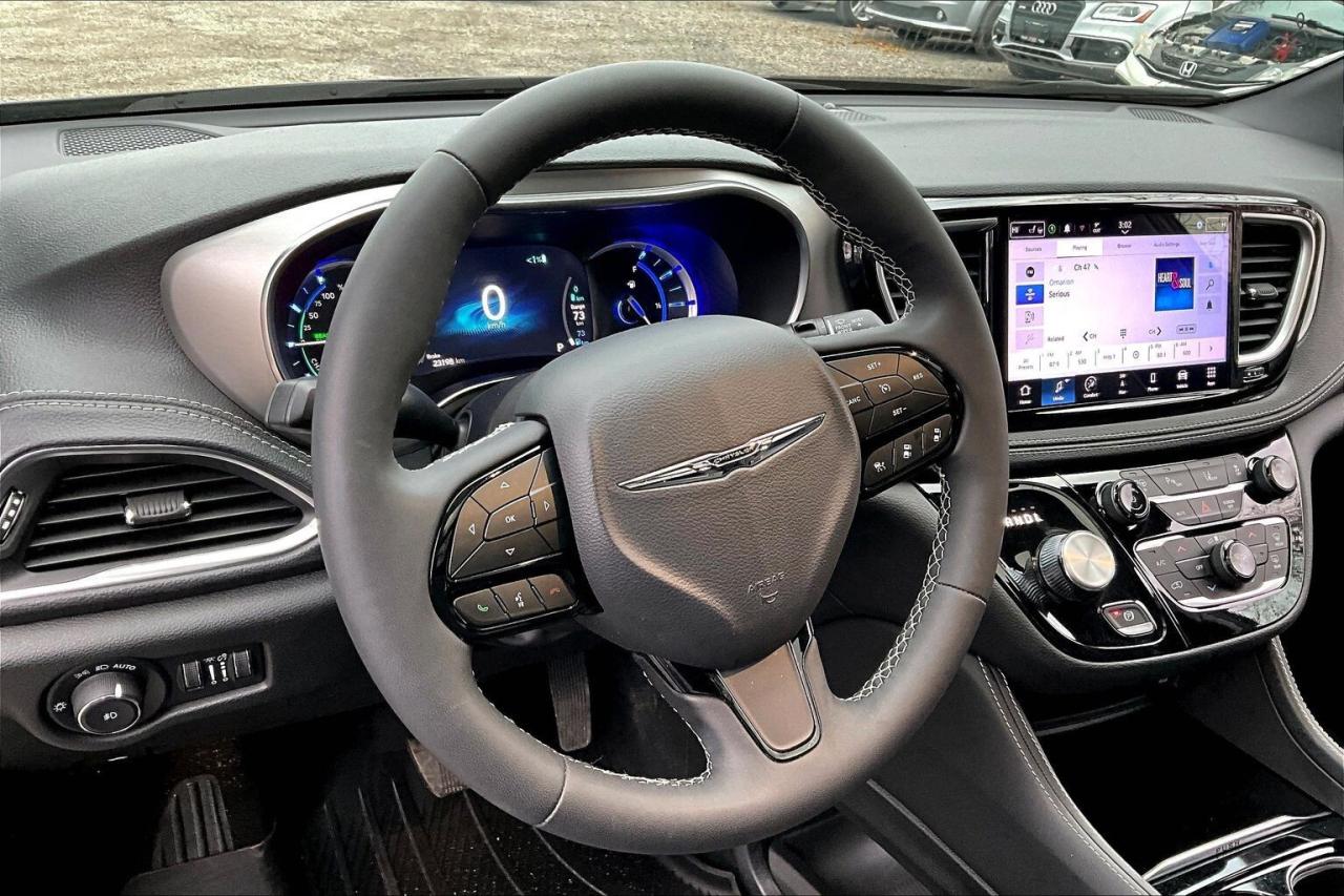 2023 Chrysler Pacifica Hybrid Limited PHEV S Appearance | Theatre Grp | FWD Photo