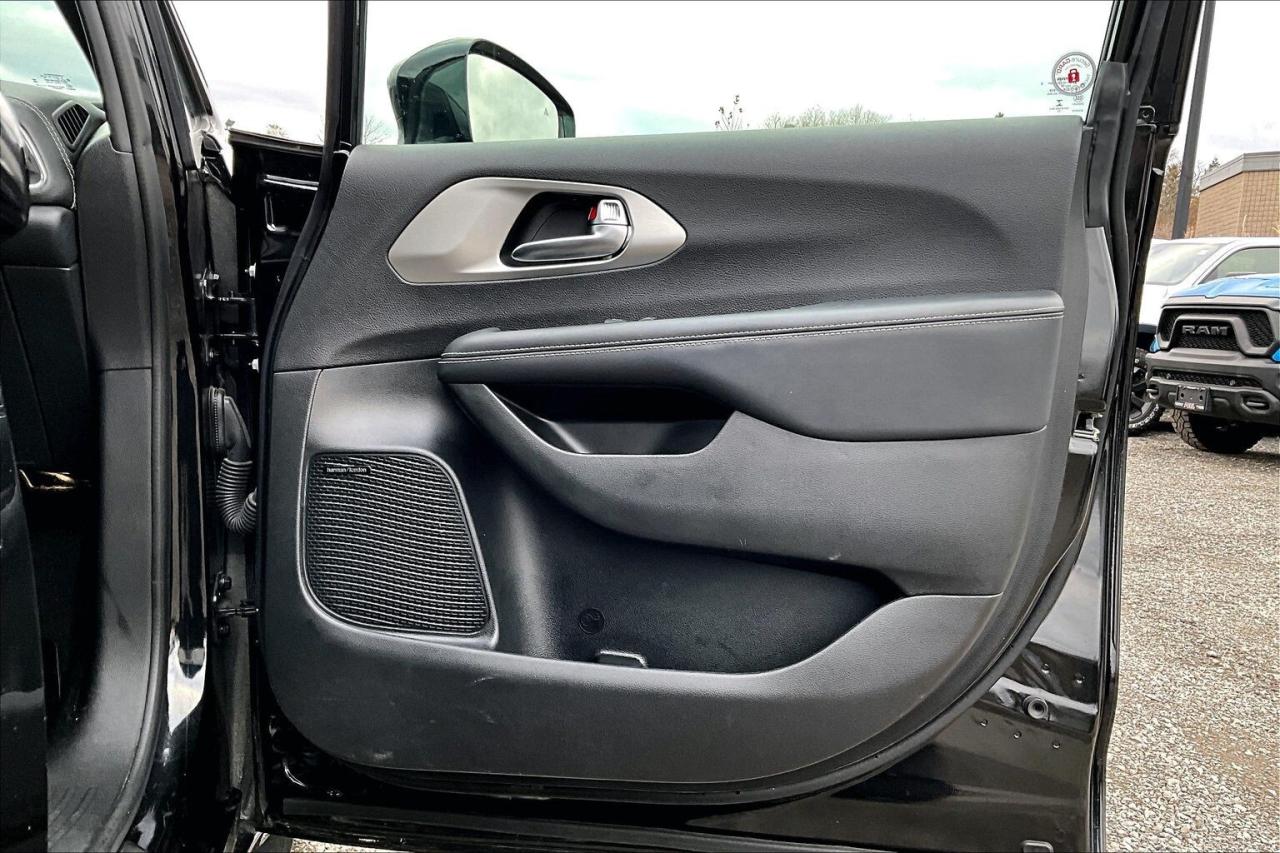 2023 Chrysler Pacifica Hybrid Limited PHEV S Appearance | Theatre Grp | FWD Photo