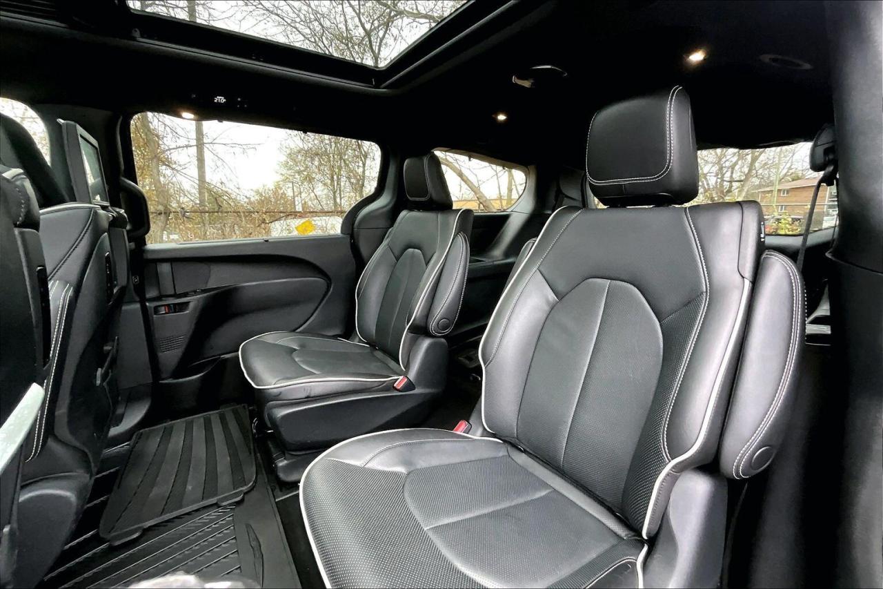 2023 Chrysler Pacifica Hybrid Limited PHEV S Appearance | Theatre Grp | FWD Photo