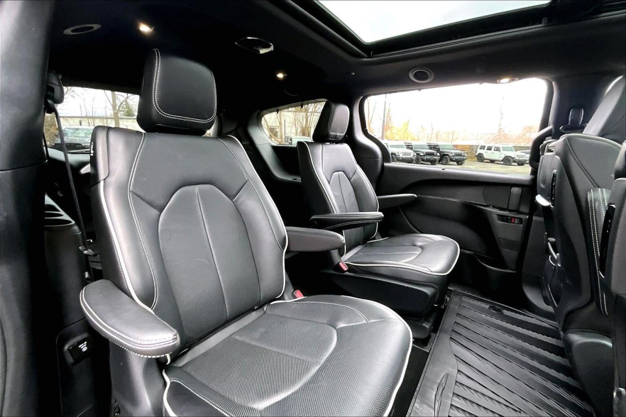 2023 Chrysler Pacifica Hybrid Limited PHEV S Appearance | Theatre Grp | FWD Photo