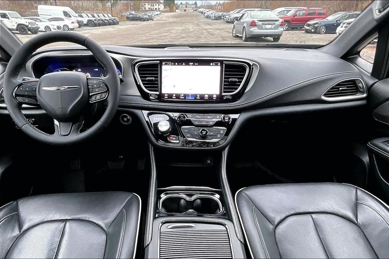 2023 Chrysler Pacifica Hybrid Limited PHEV S Appearance | Theatre Grp | FWD Photo