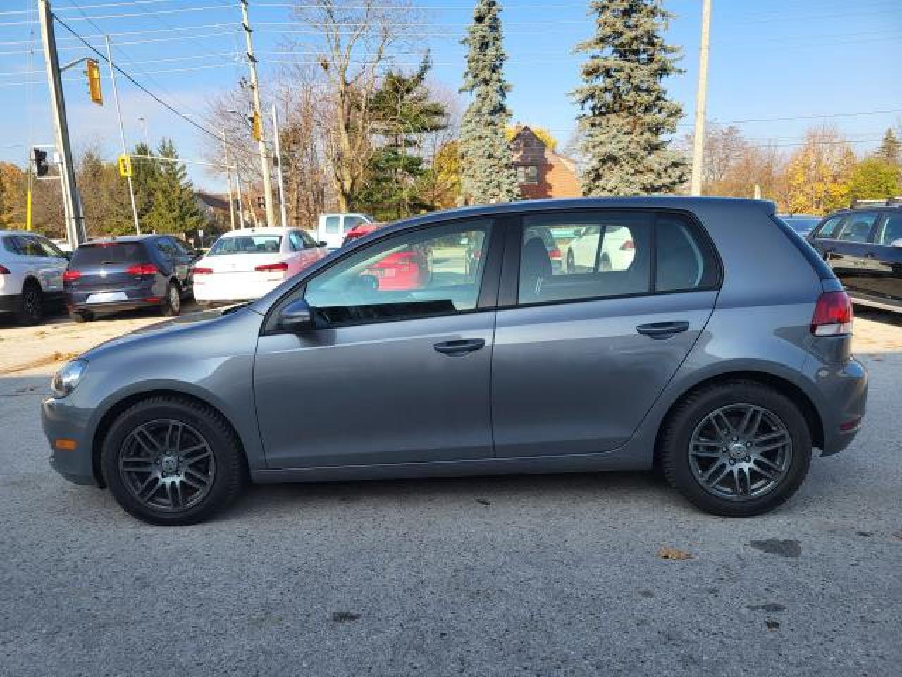 2013 Volkswagen Golf TRENDLINE Photo