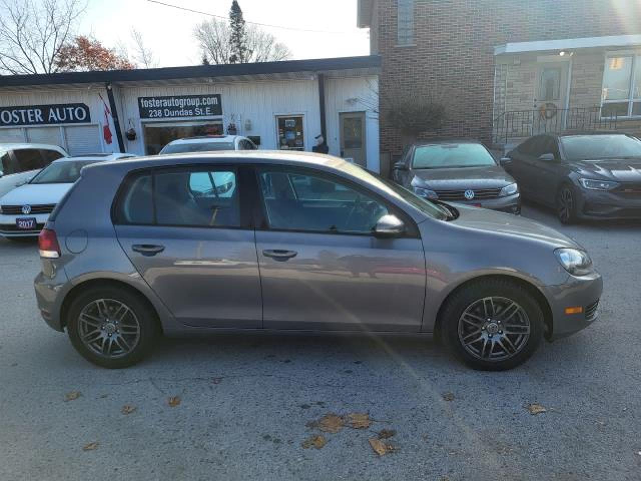 2013 Volkswagen Golf TRENDLINE Photo