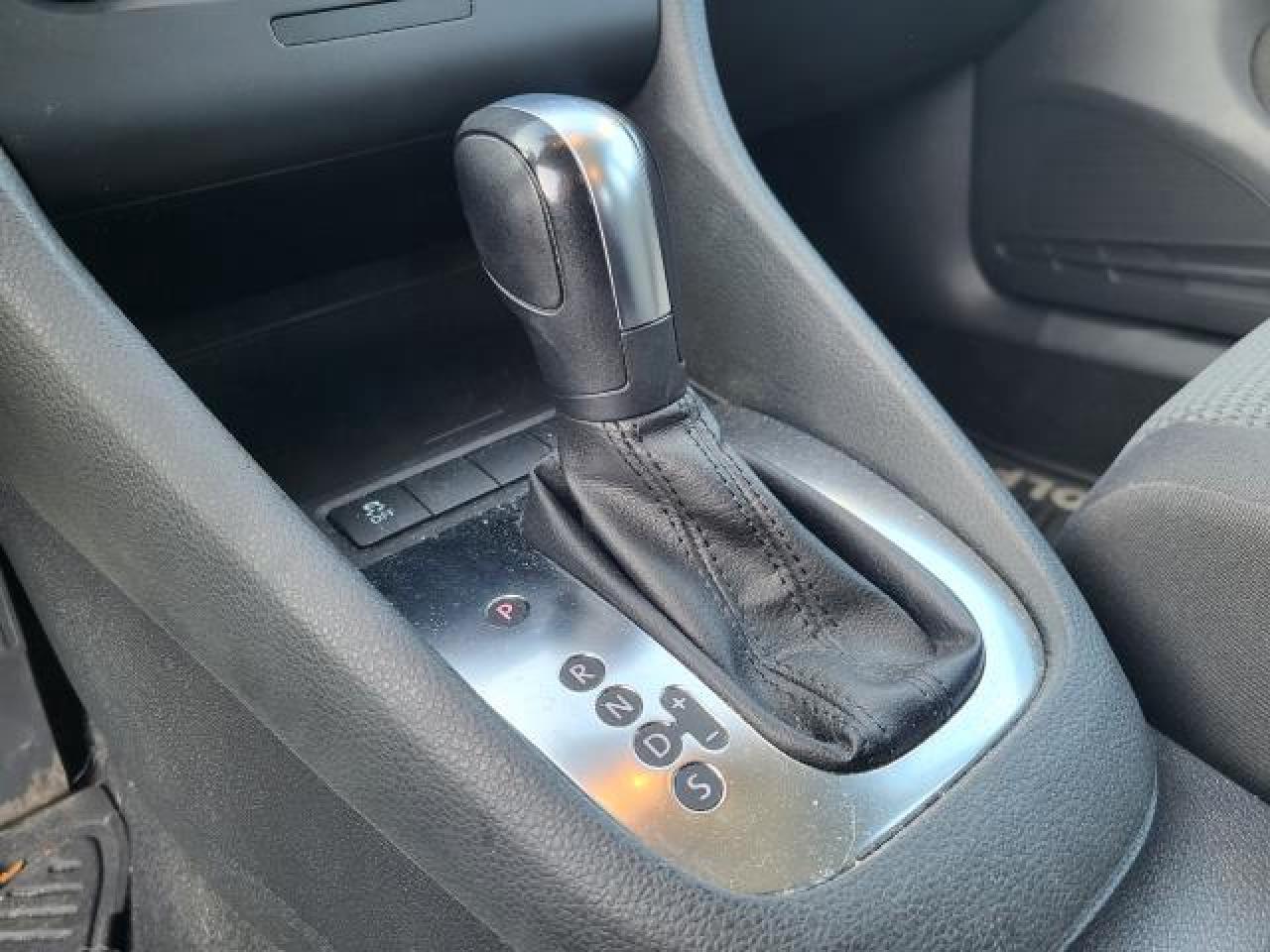 2013 Volkswagen Golf TRENDLINE Photo31