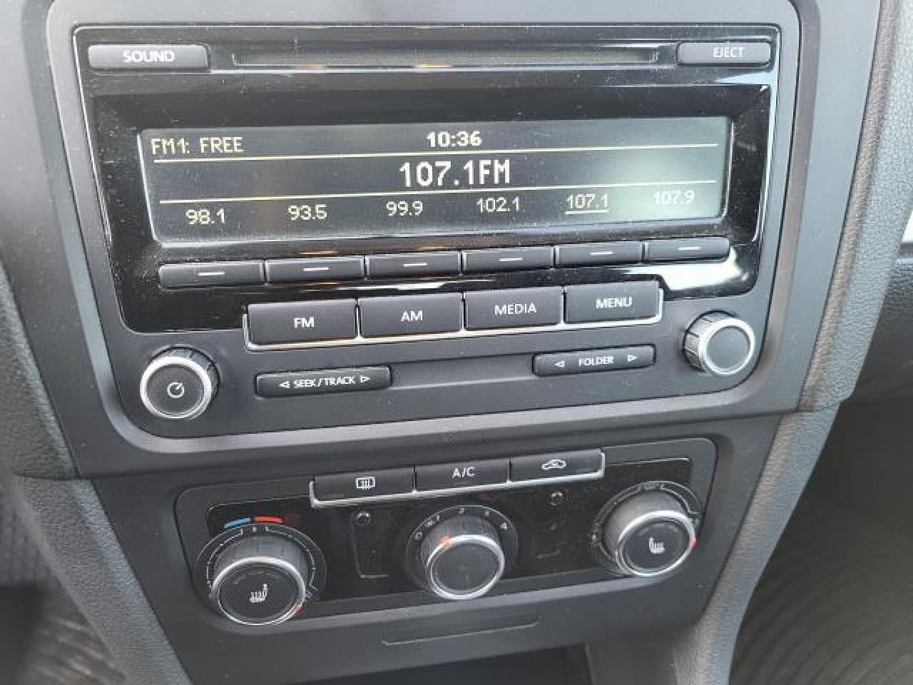 2013 Volkswagen Golf TRENDLINE Photo