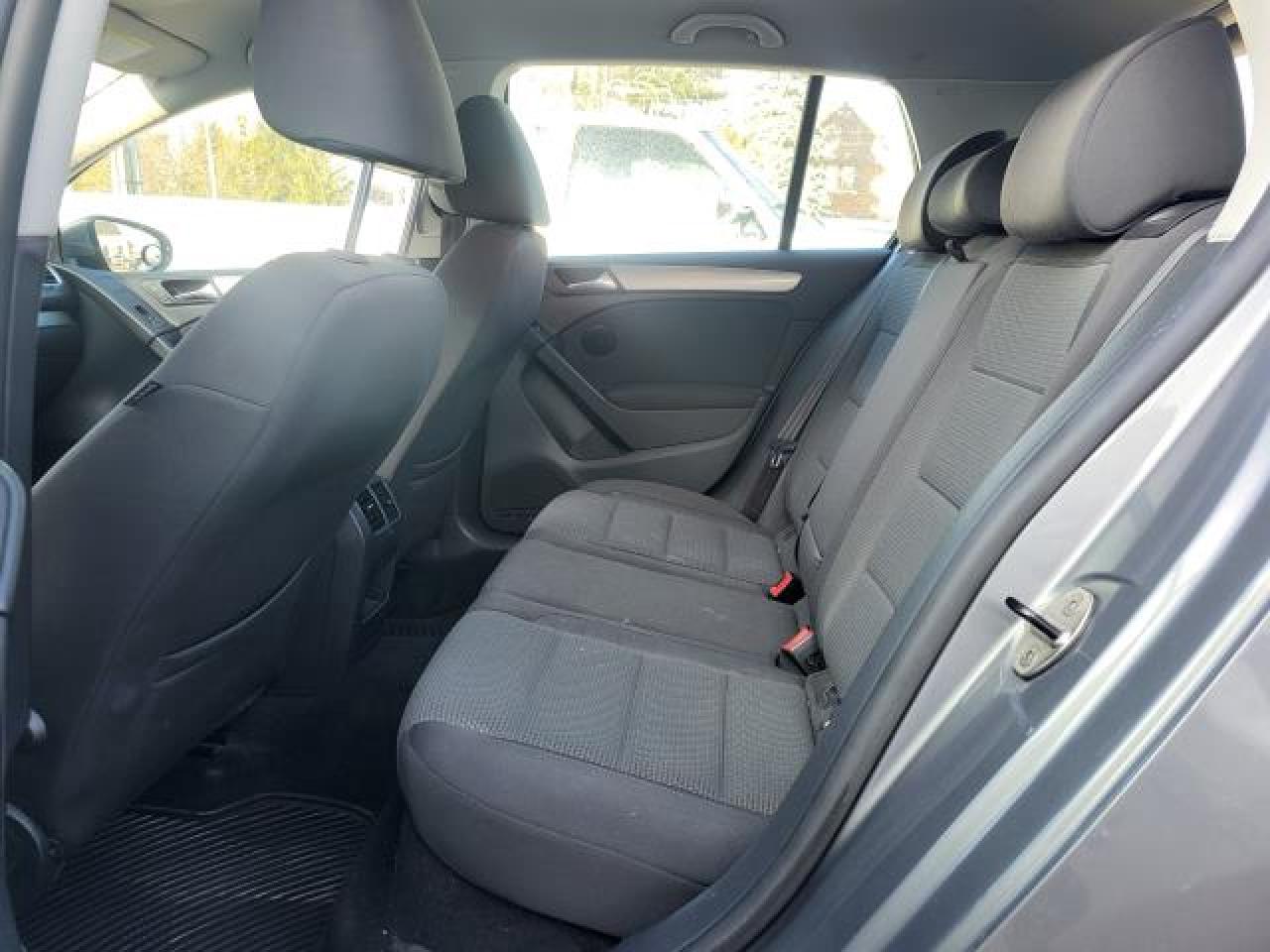 2013 Volkswagen Golf TRENDLINE Photo15