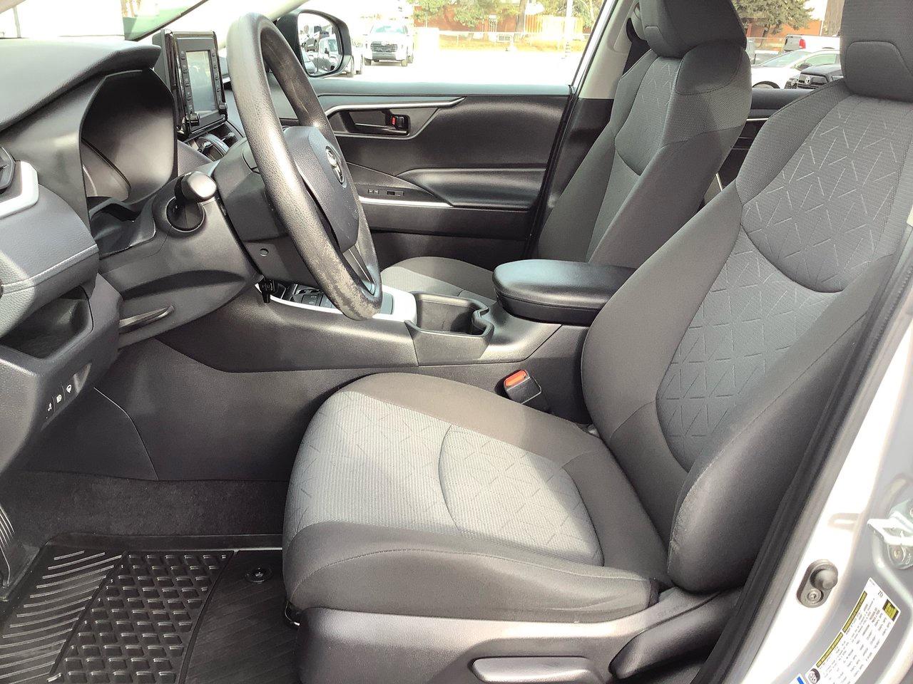 2022 Toyota RAV4 LE AWD Photo