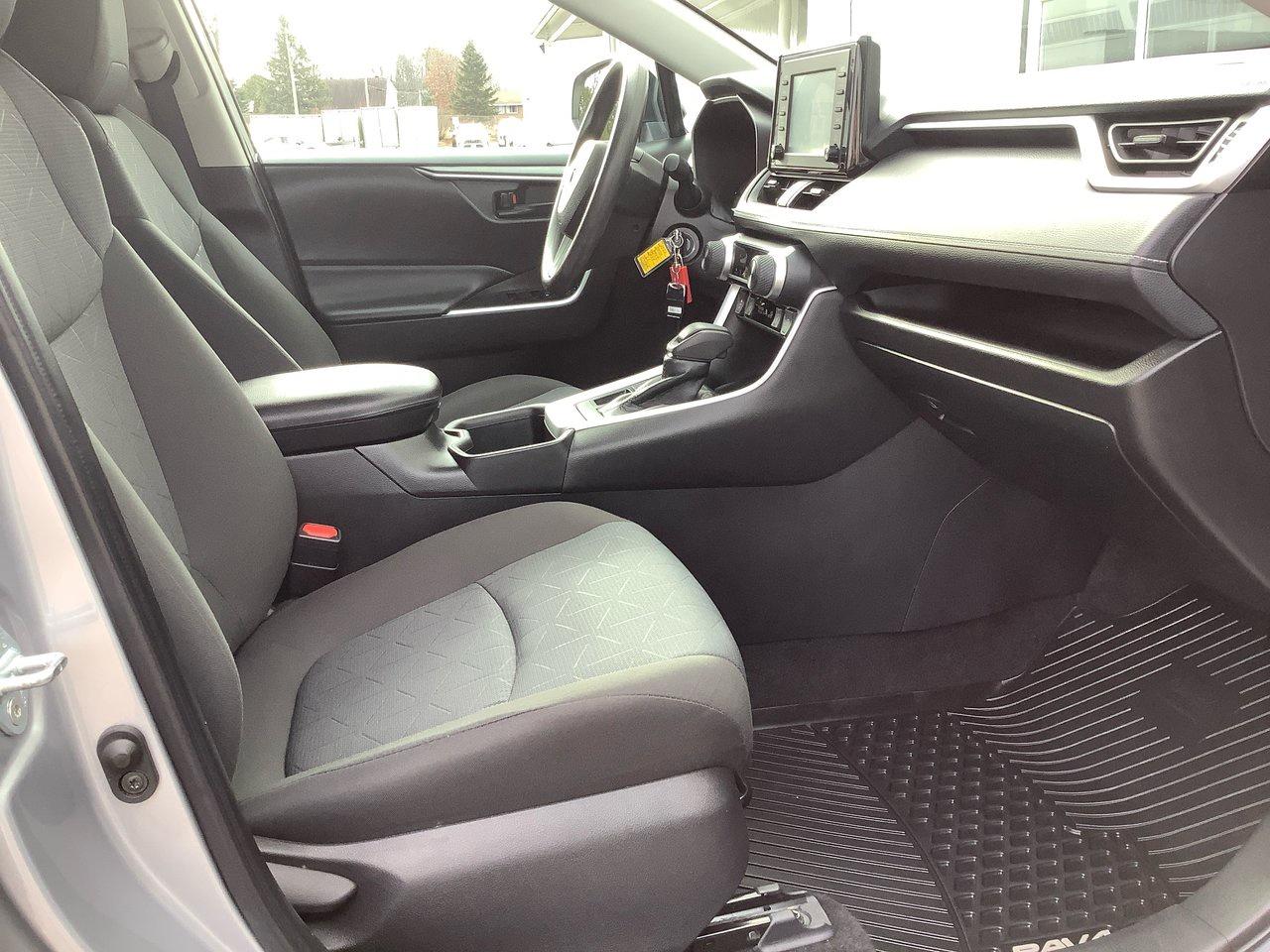 2022 Toyota RAV4 LE AWD Photo