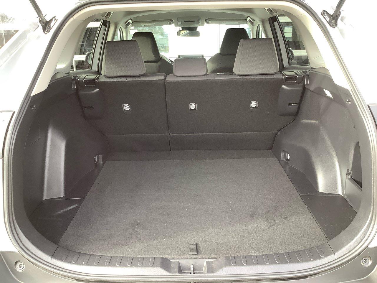 2022 Toyota RAV4 LE AWD Photo