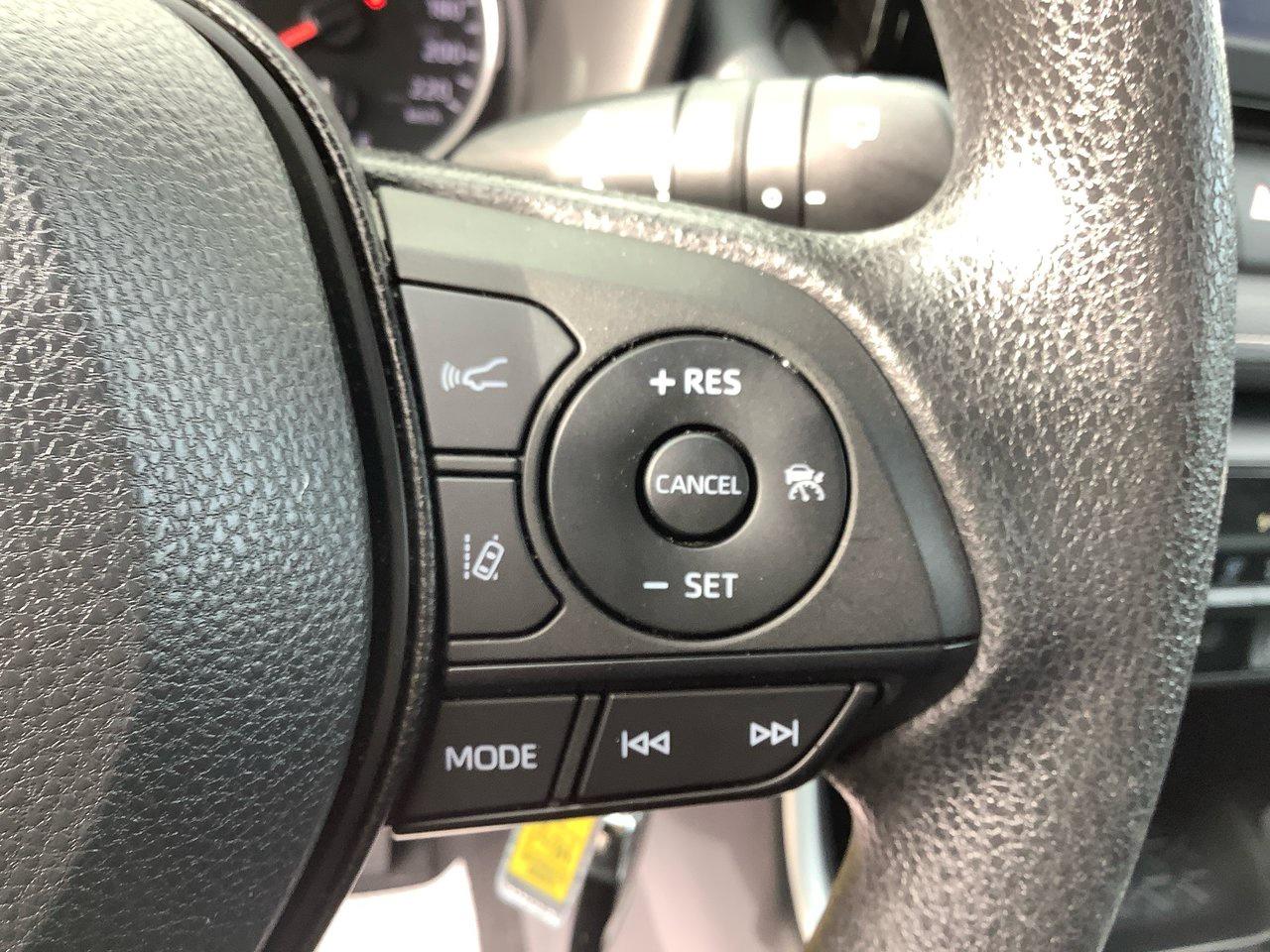 2022 Toyota RAV4 LE AWD Photo