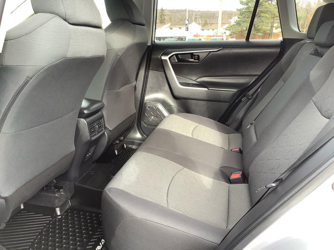 2022 Toyota RAV4 LE AWD Photo