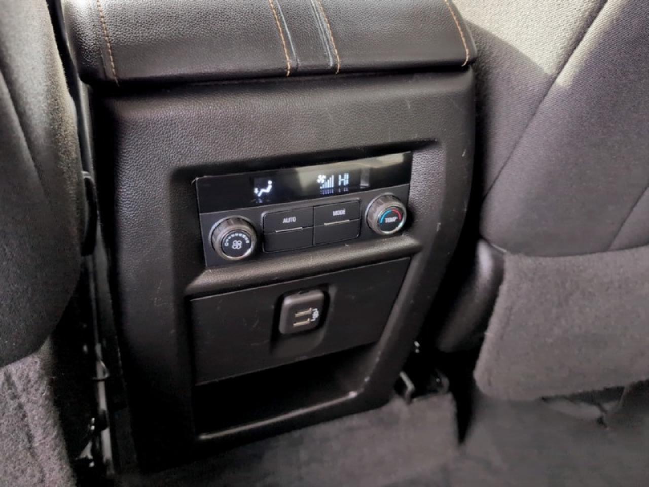 2021 Chevrolet Traverse LT  **CLEAN CARFAX - AWD** Photo