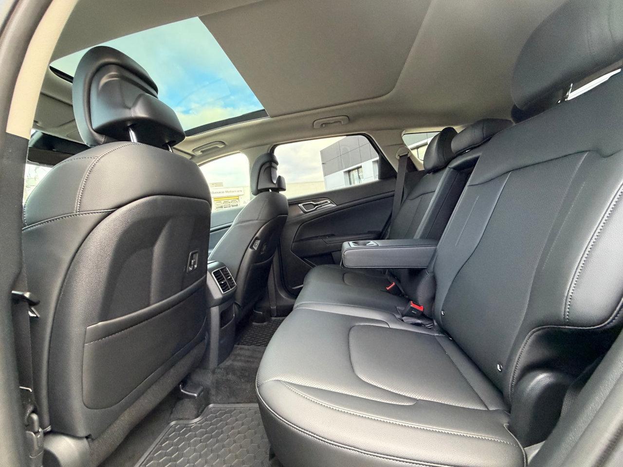 2024 Kia Sportage EX Pkg.   2,500lbs Towing Capacity   Heated Seats Photo