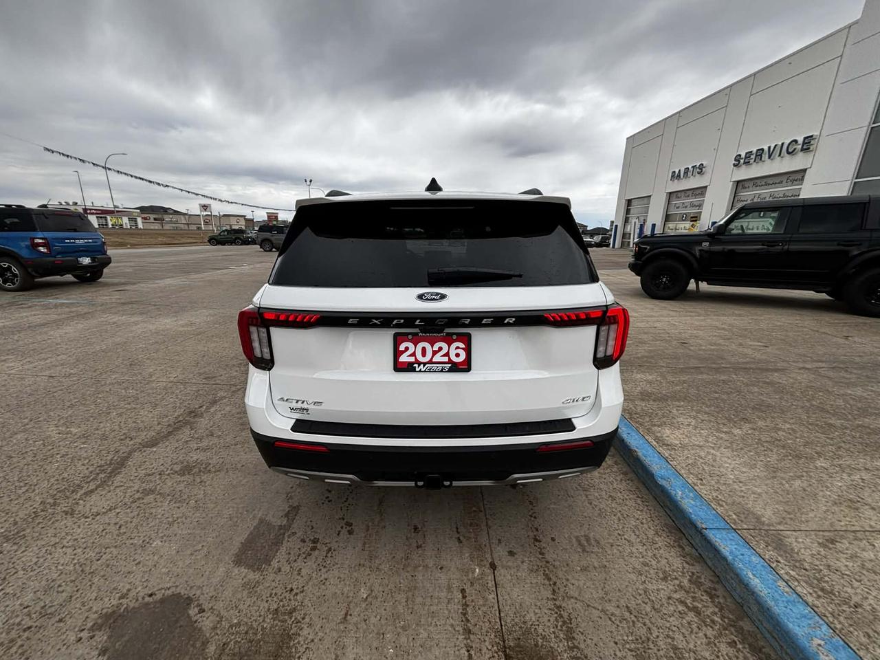 2026 Ford Explorer Active w/200A Pkg 4WD Photo3