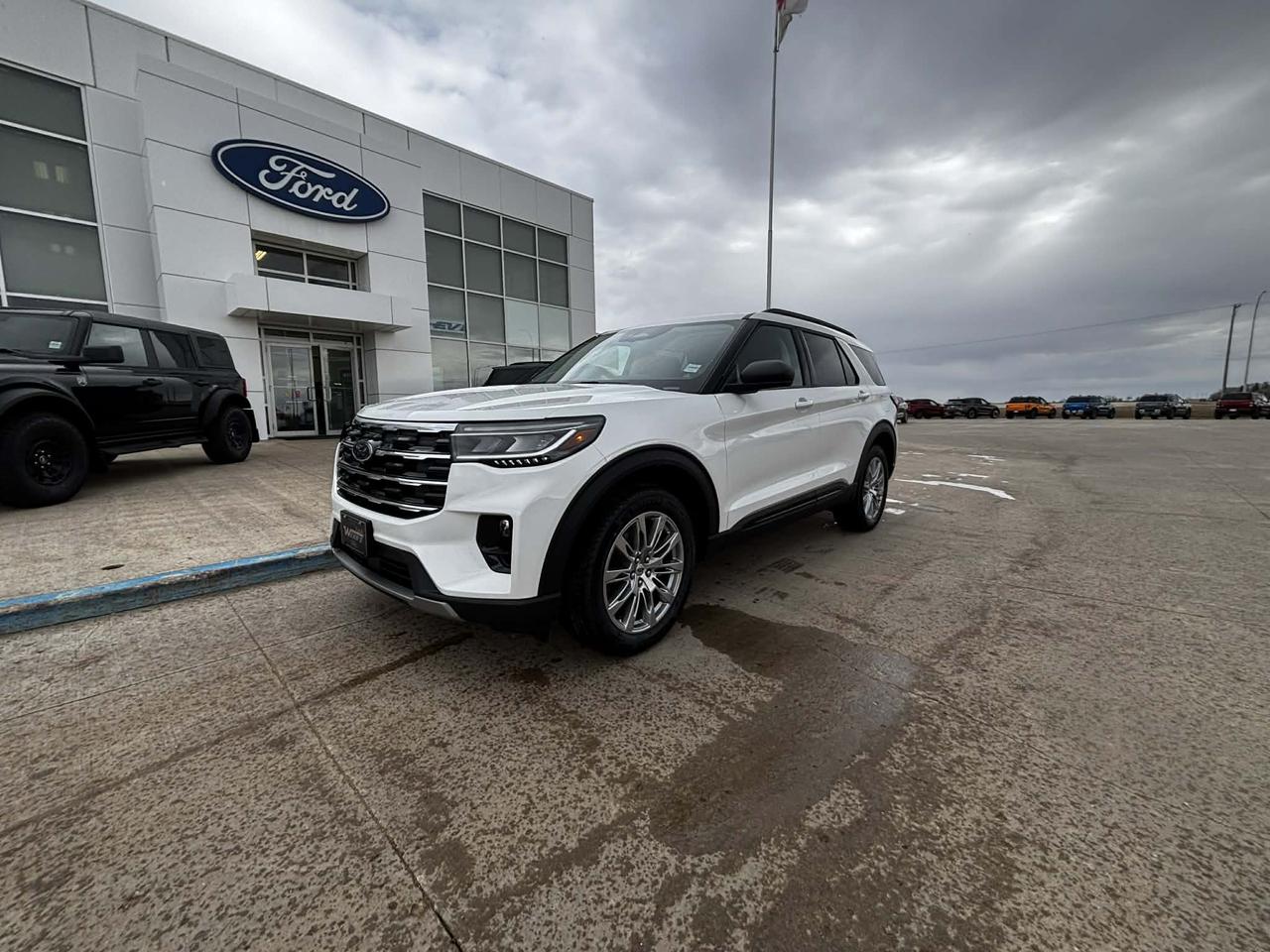 2026 Ford Explorer Active w/200A Pkg 4WD