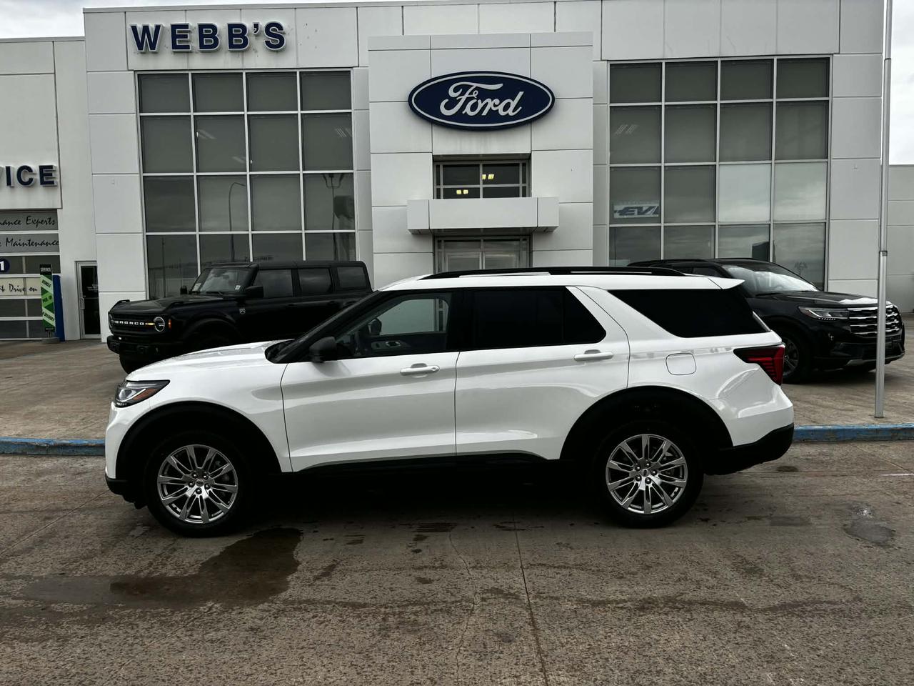 2026 Ford Explorer Active w/200A Pkg 4WD Photo4