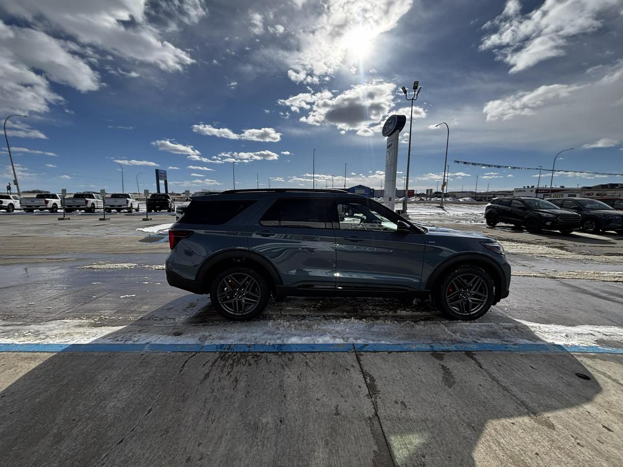 2026 Ford Explorer ST-Line 4WD Photo2