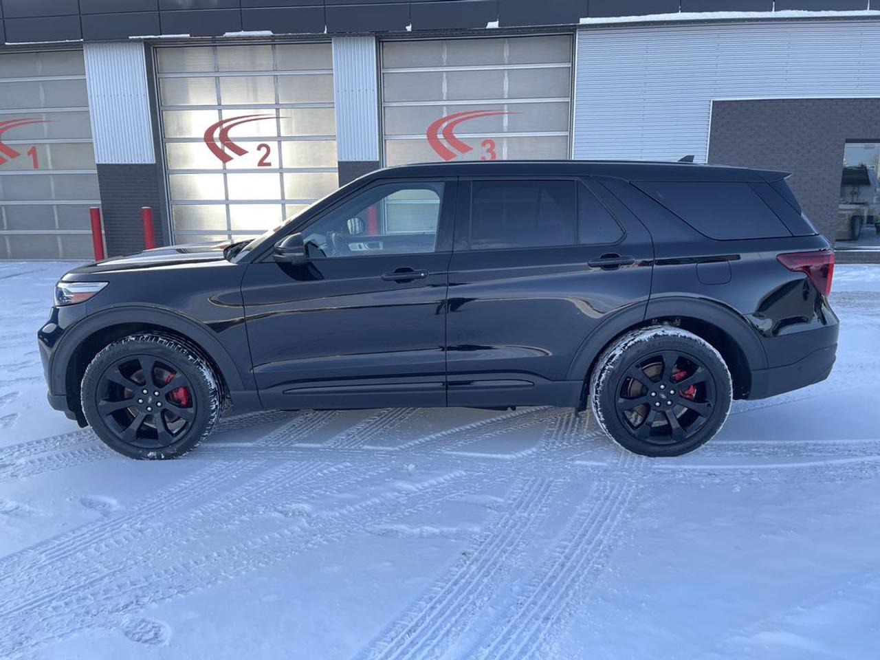 2021 Ford Explorer ST Photo3